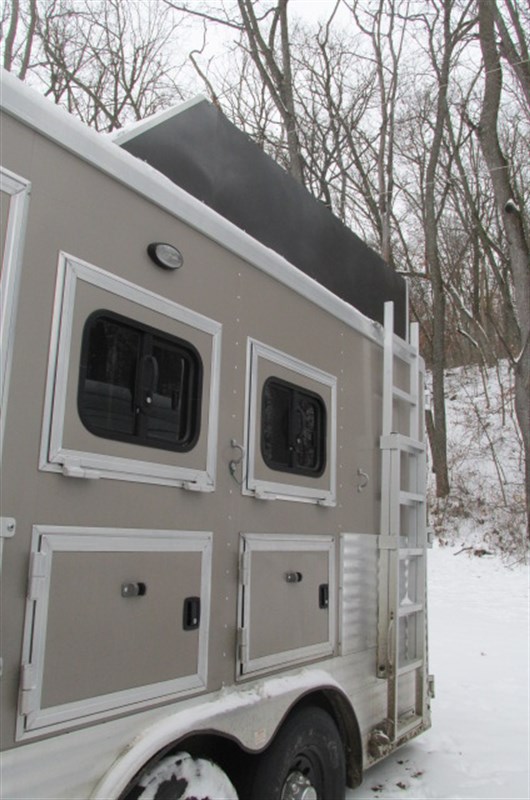 2015 Lakota - 3 horse charger 8313 slide, ramp, hayrack