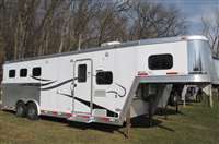 2008 3 horse Exiss - es8308  - mangers, dinette, one-owner