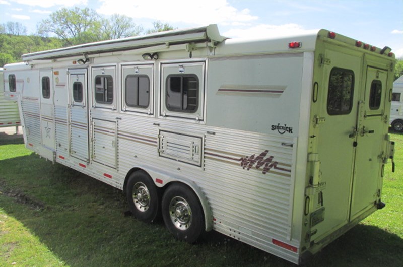 2000 Sidekick - 4 horse, 8.5' lq, mangers, generator