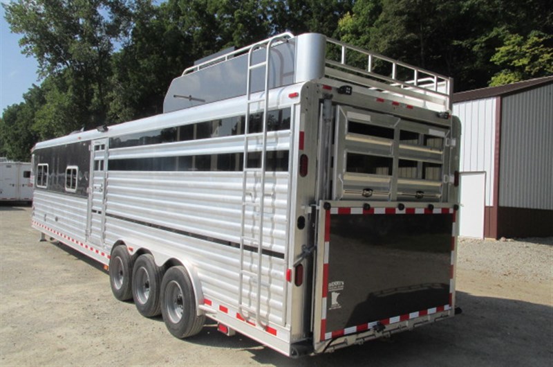 Trailer Photo 8