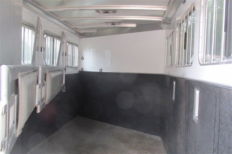 Trailer Photo 19