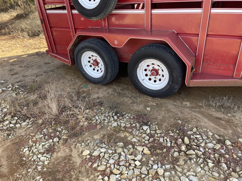 2000 Corn Pro Red 3-Pen Trailer
