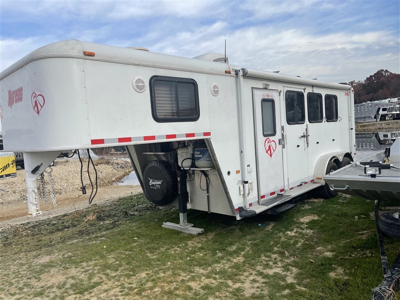 2006 Xpress 3Horse Trailer with Living Quarters