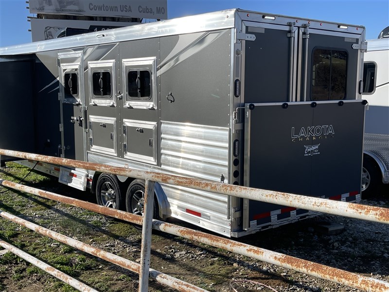 2023 Lakota 8313 Charger 3Horse Trailer