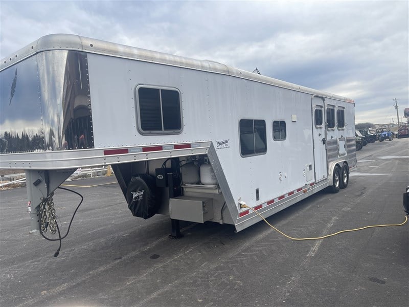 2017 Featherlite Liberty 8311 with Hydraulic Jack and LQ