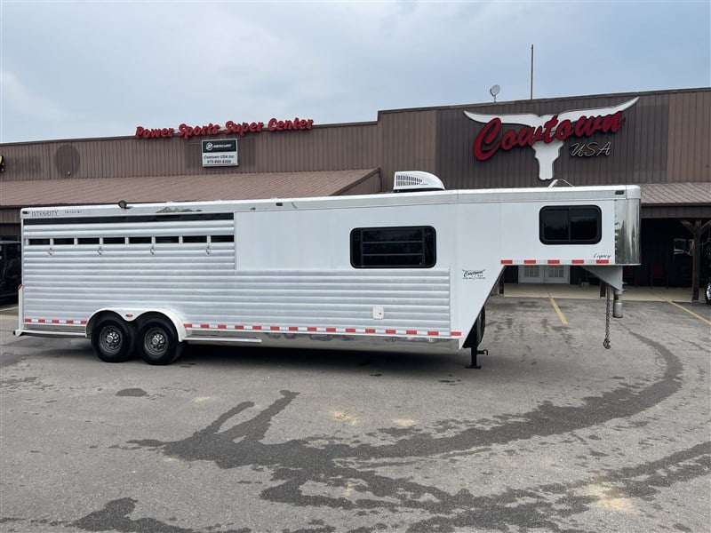 2006 Integrity 4-horse trailer with living quarters