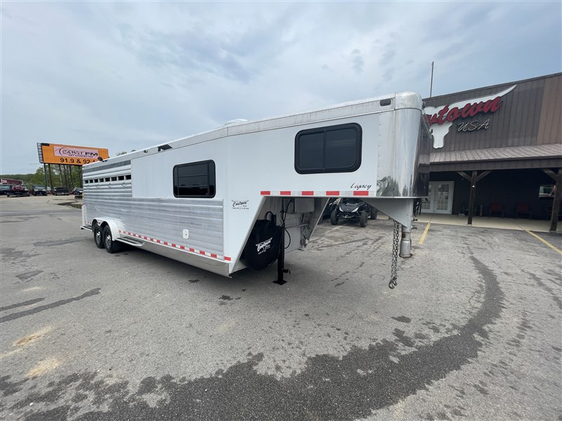 2006 Integrity 4-Horse Trailer with Living Quarters