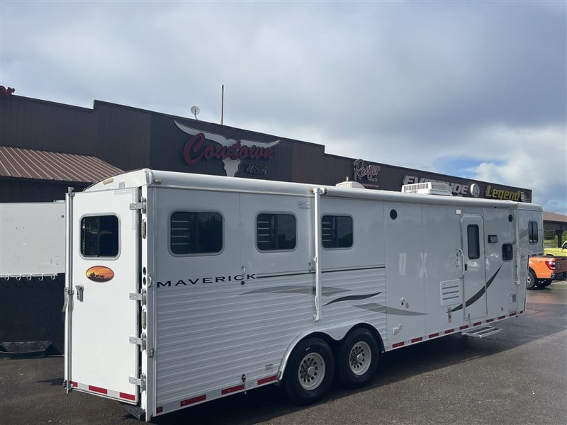 2011 Maverick 8311 3-horse trailer w/ 8' slide & 5-year warranty