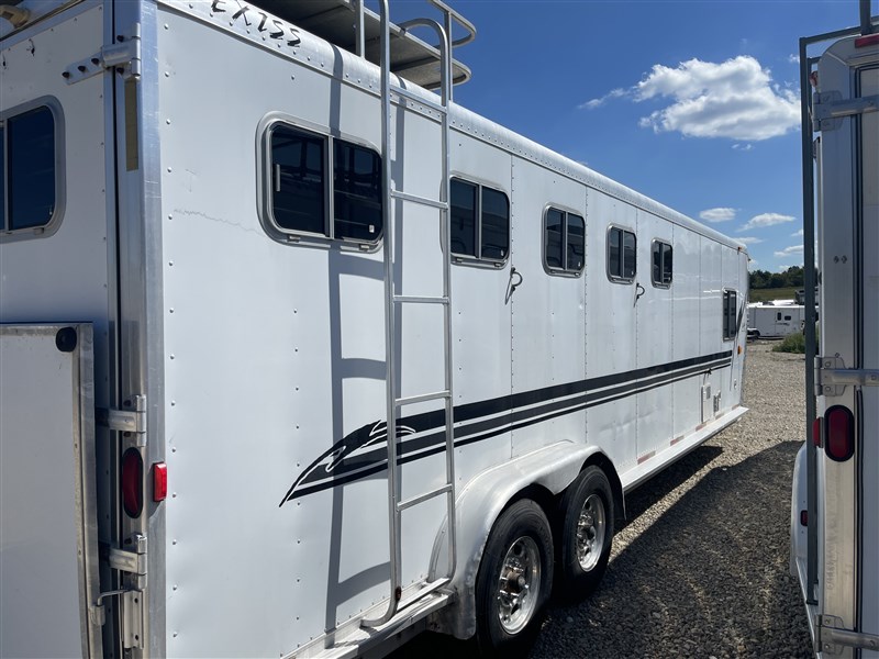 2000 Exiss 5-horse living quarters trailer