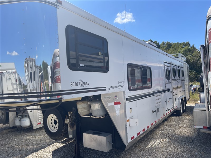 2000 Exiss 5-horse living quarters trailer