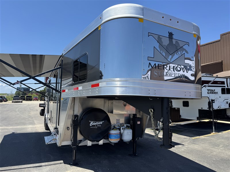 2025 Merhow 8212 stampede two-horse trailer with 2-yr warranty