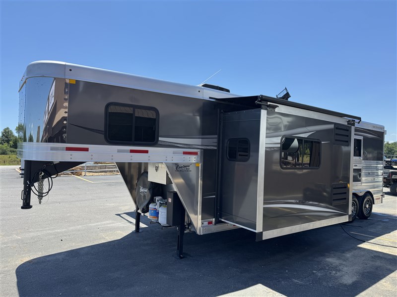 2025 Merhow 8212 stampede two-horse trailer with 2-yr warranty