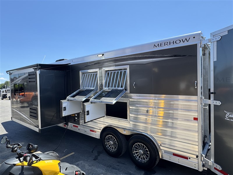 2025 Merhow 8212 stampede two-horse trailer with 2-yr warranty