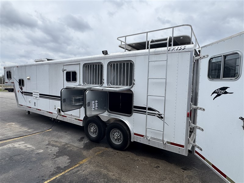 2001 Exiss ss/313 lq three-horse trailer