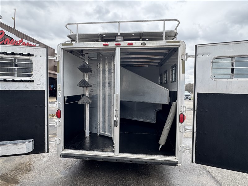 2001 Exiss ss/313 lq three-horse trailer