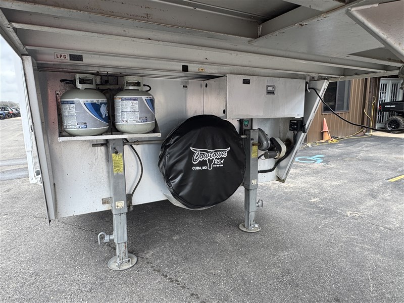 2001 Exiss ss/313 lq three-horse trailer