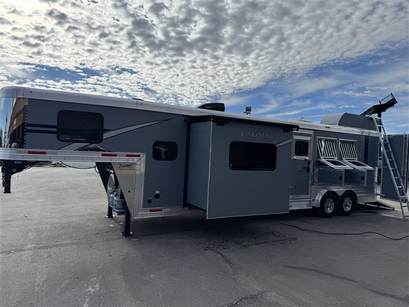 2026 Lakota charger 8313 three horse trailer