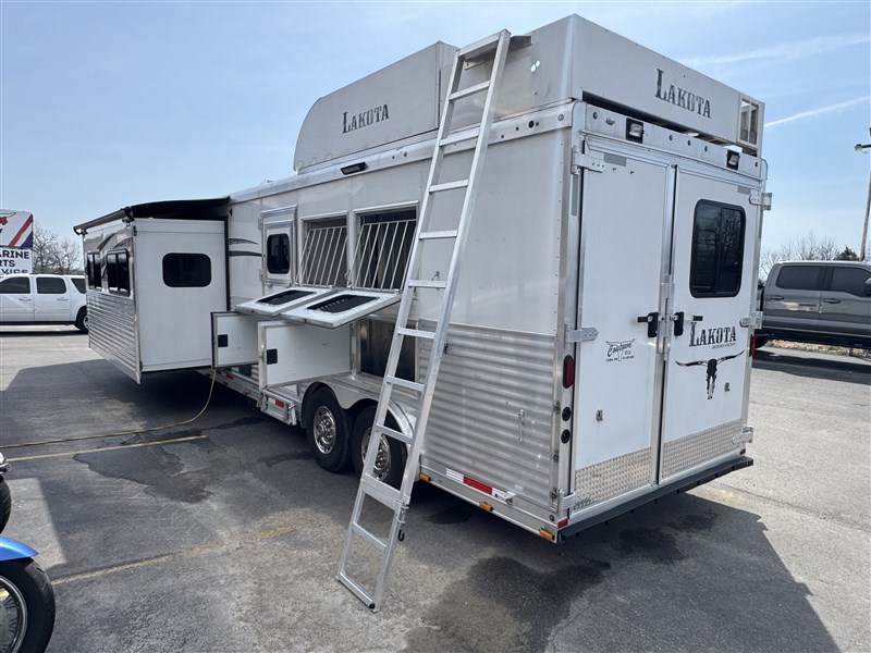 2014 Lakota bighorn 8316 three horse trailer