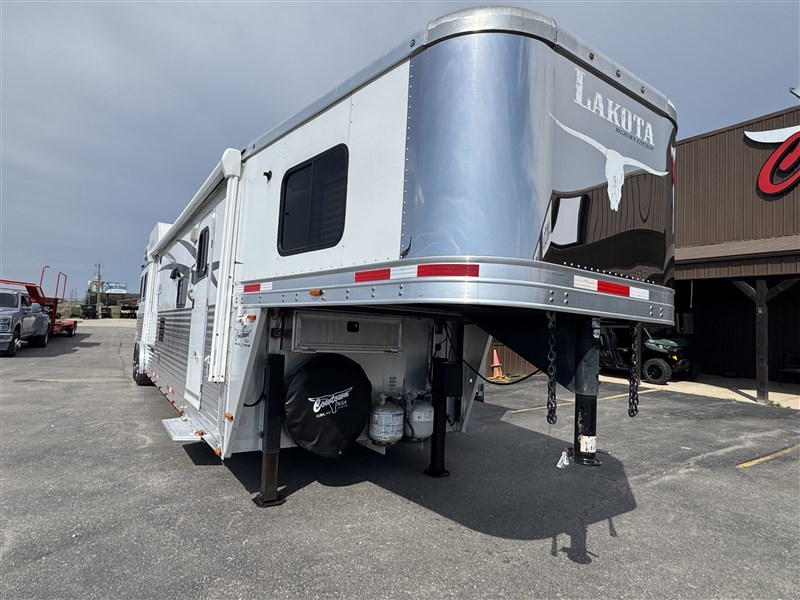 2014 Lakota bighorn 8316 three horse trailer