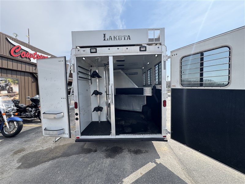2014 Lakota bighorn 8316 three horse trailer