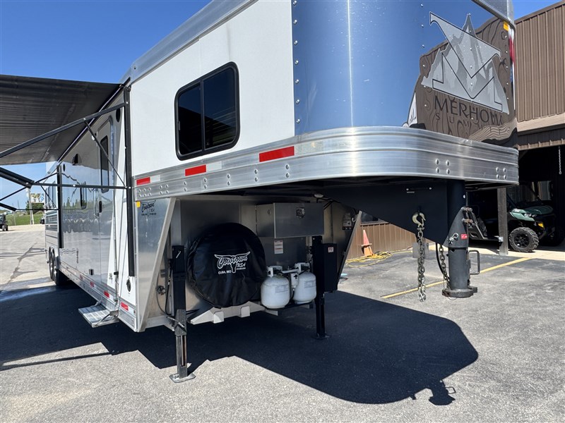 2024 Merhow 8316 summit three horse with two year warranty