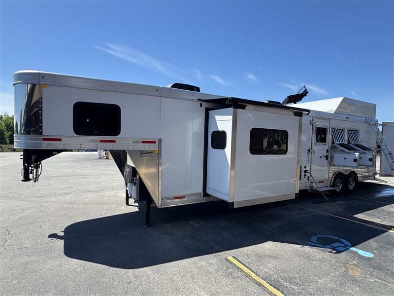 2024 Merhow 8316 summit three horse with two year warranty