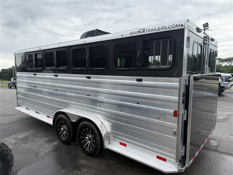 Trailer Photo 19