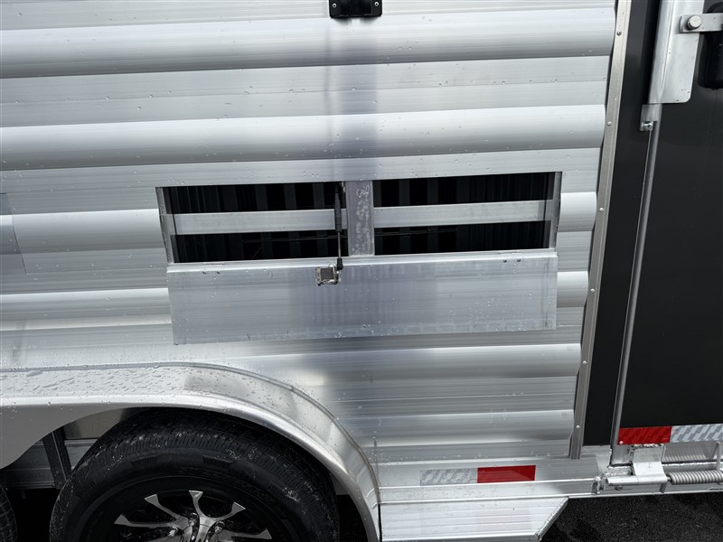 Trailer Photo 16
