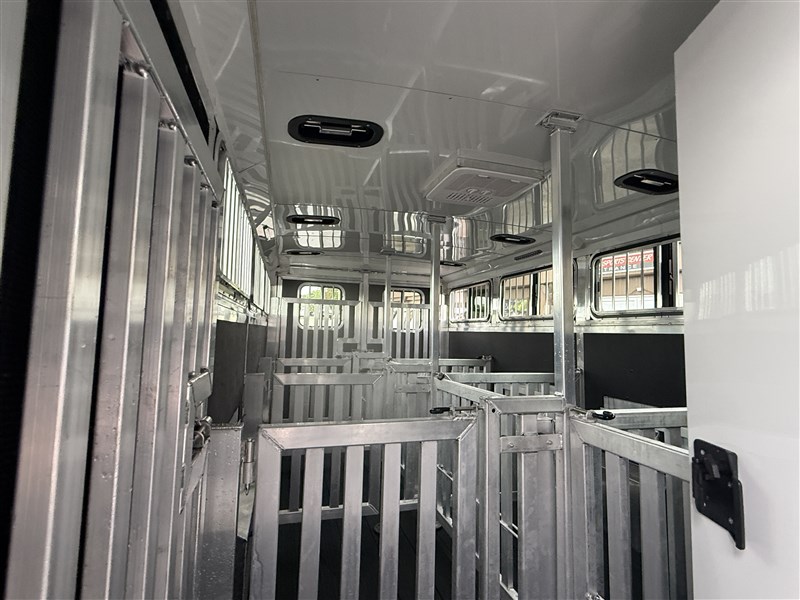 Trailer Photo 8