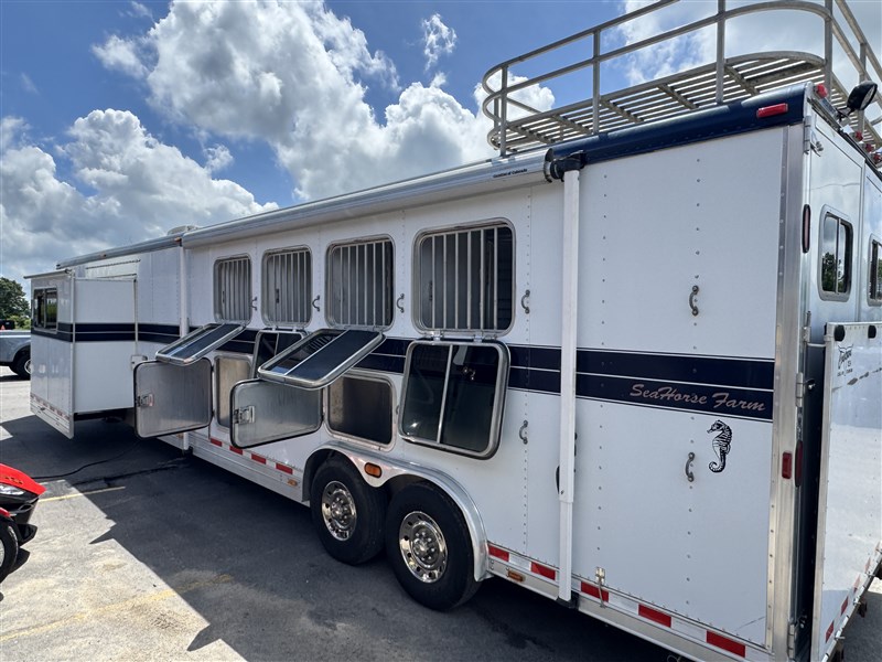 1999 Featherlite 8413 four horse trailer with mid-tack & generator