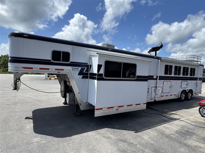 1999 Featherlite 8413 four horse trailer with mid-tack & generator