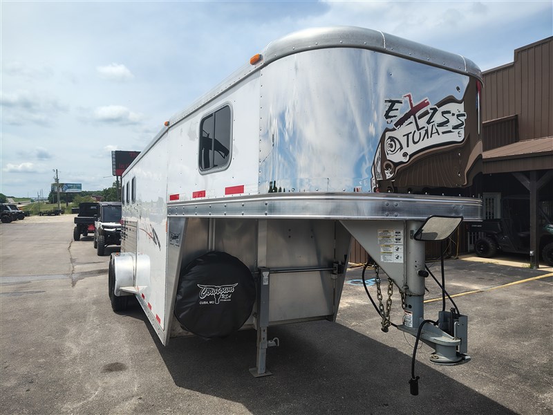 2015 Exiss gooseneck three-horse trailer