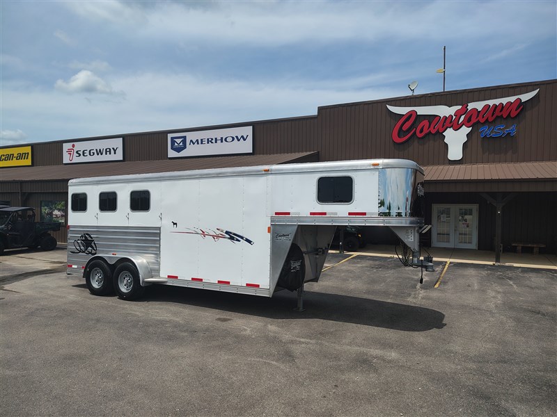 2015 Exiss gooseneck three-horse trailer