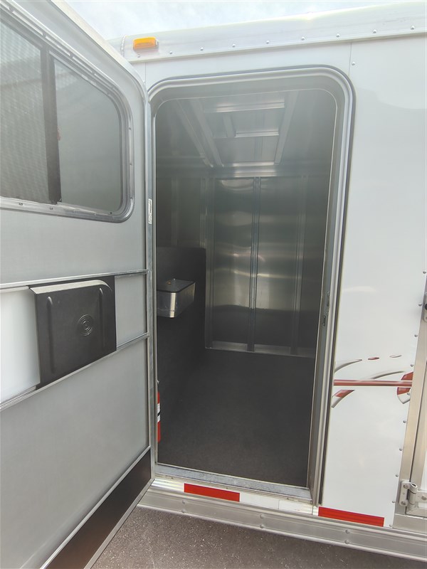 Trailer Photo 9