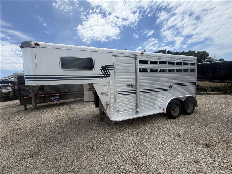1994 Sundowner three horse trailer