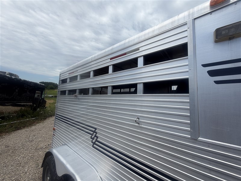 1994 Sundowner three horse trailer