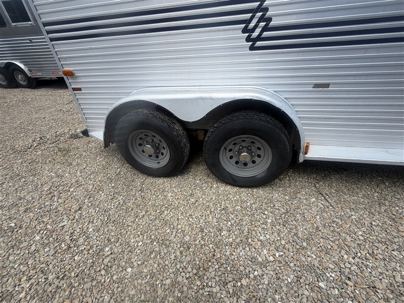 1994 Sundowner three horse trailer