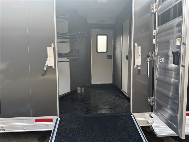 Trailer Photo 8
