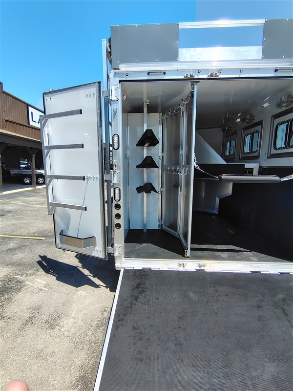 Trailer Photo 9