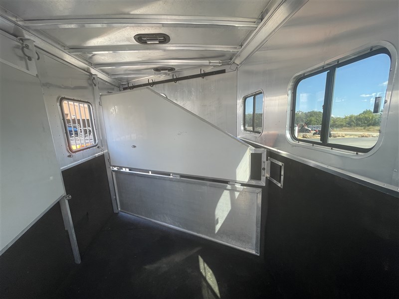 Trailer Photo 7