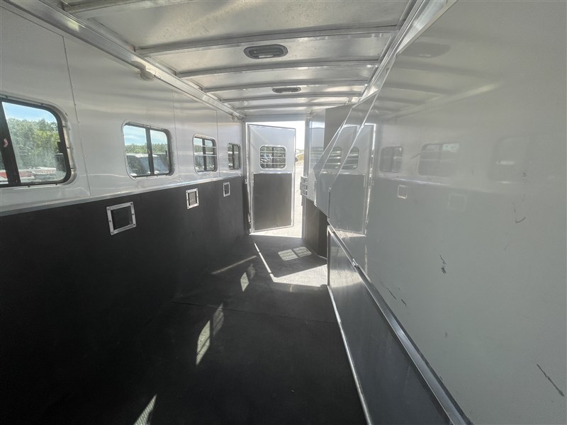 Trailer Photo 8