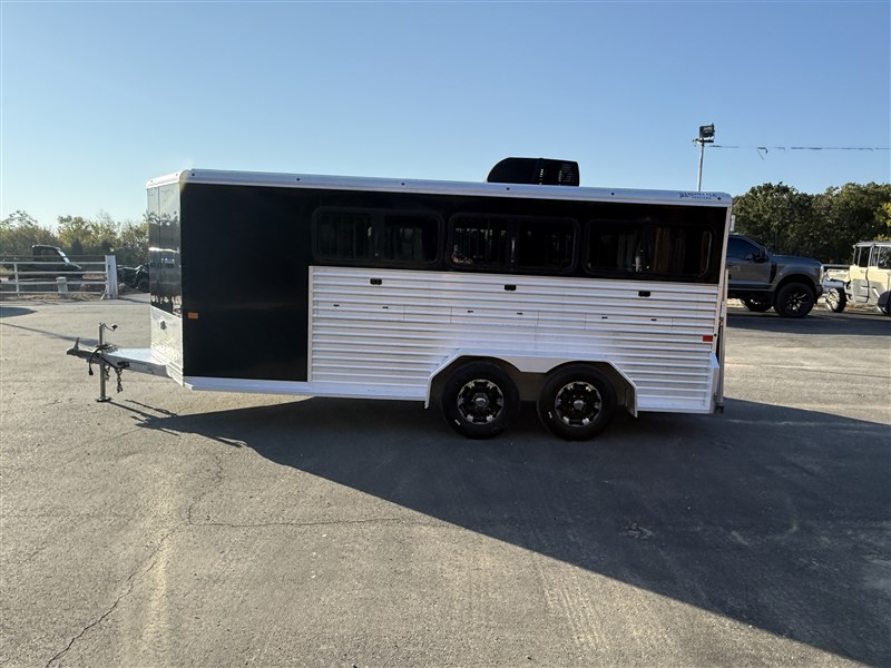 Trailer Photo 4