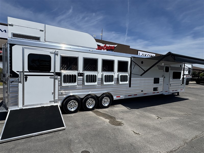 Trailer Photo 7