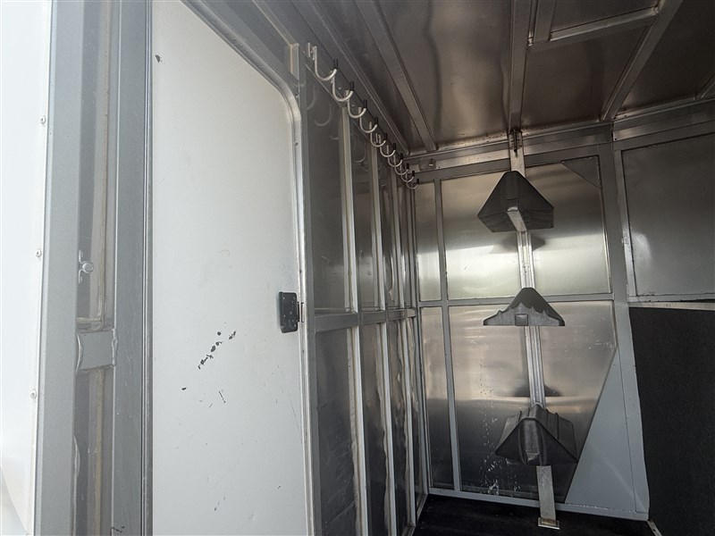 Trailer Photo 16