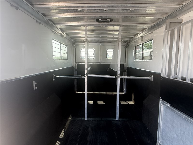 Trailer Photo 12