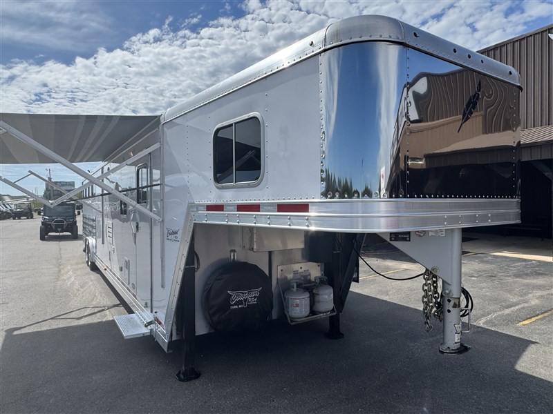 Trailer Photo 2