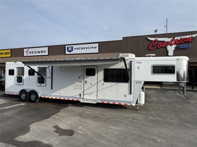 2003 Sooner Four Horse Living Quarters Trailer w. LP Generator