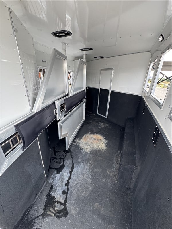 専用❗️リリパットレーン144☆THE COACH AND HORSES 2023 Lakota 8311 Charger Three Horse w. LQ & 2-Yr Warranty | Horse