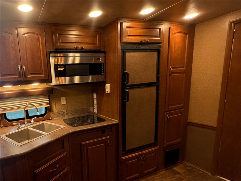 2014 Bison 8418 with Couch, Dinette, & 12' Super Slide | Horse Trailer ...