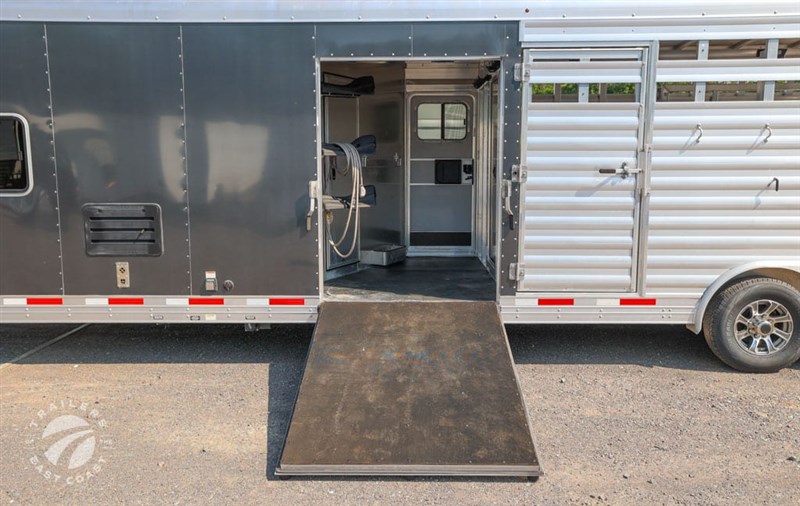 Trailer Photo 11